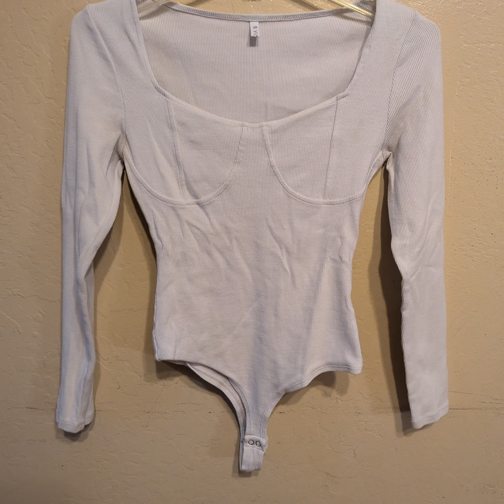 ReoRia White Ribbed Long Sleeve Bodysuit
